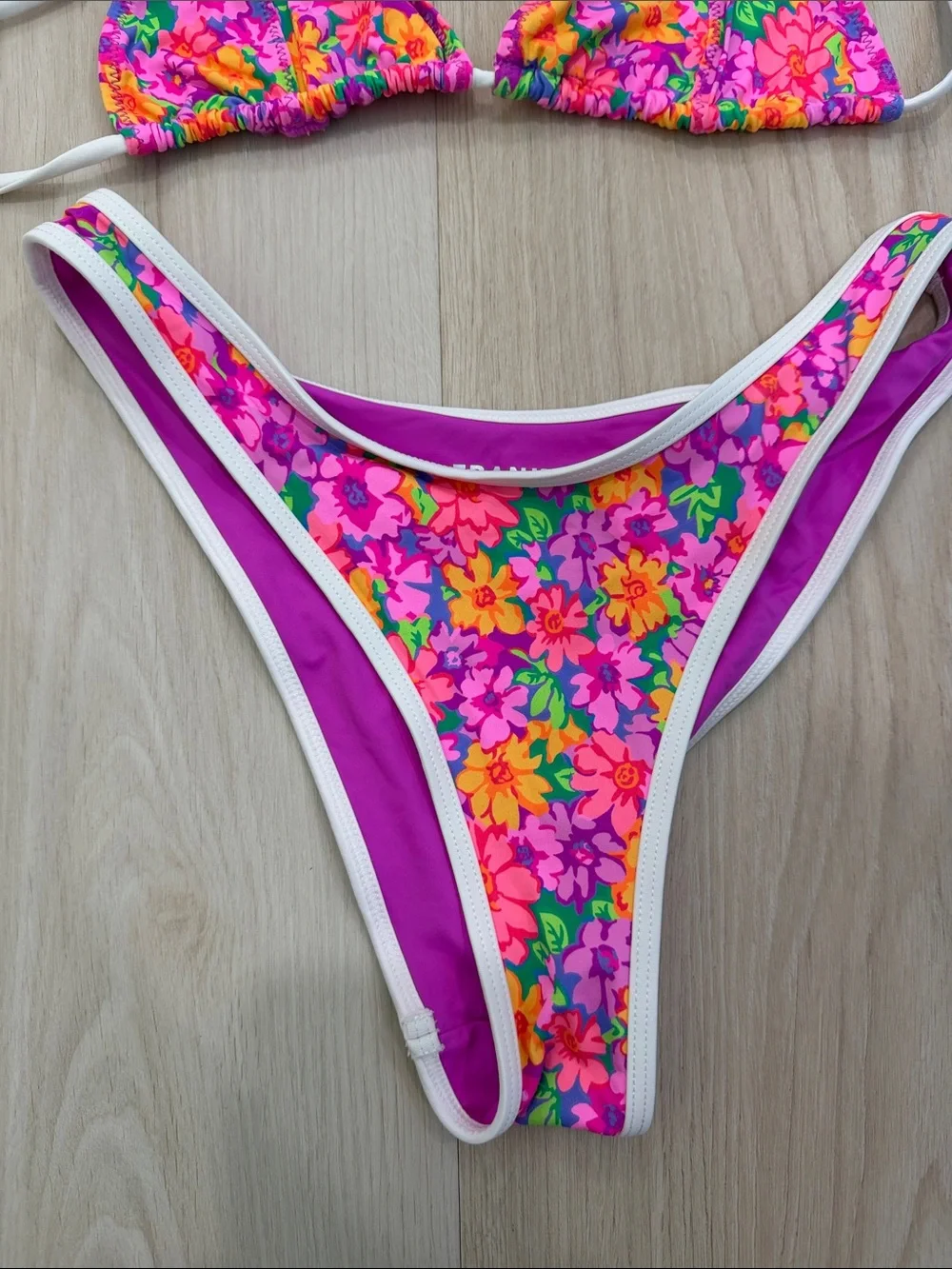 Frankie’s Bikinis Floral Bikini set S/M